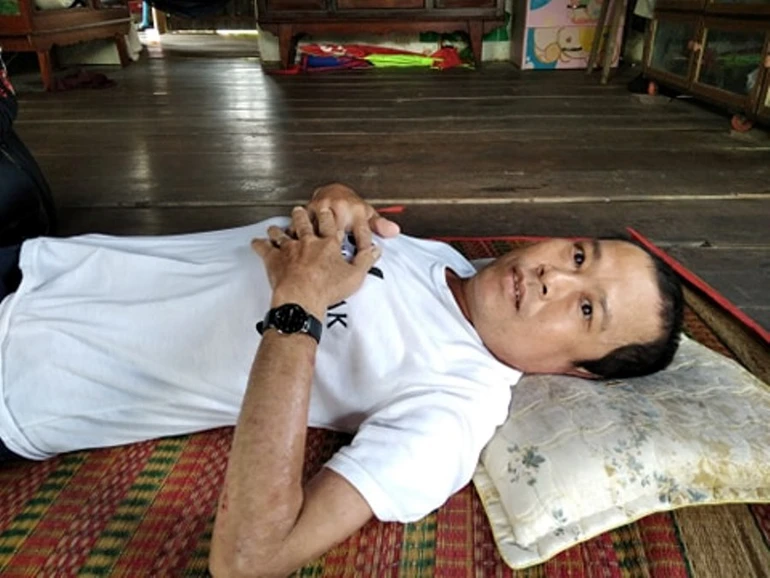 Nhà nghèo không tiền trị bệnh